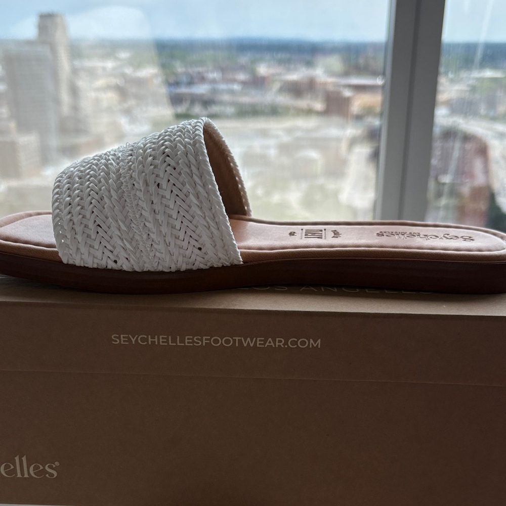 Seychelles Women's White Woven Sandals-NEW-NEVER WORN! - Picture 2 of 4